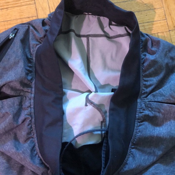 Lululemon shorts - Picture 3 of 7